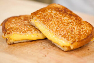 3 Peynirli Ayvalık Tost görseli