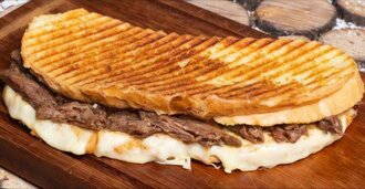 Kavurma & Kaşarlı Ayvalık Tost görseli