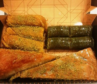 Karışık Tatlı Paketi(katmer-havuç-burma-dolama Pors.) görseli