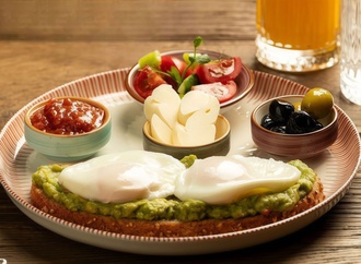 Avokado Soslu Poşe Yumurta görseli