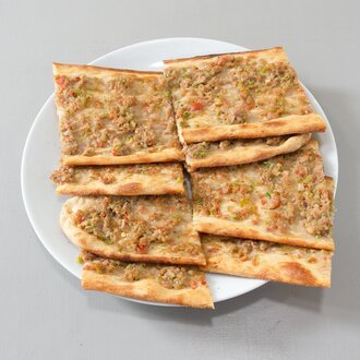 Konya Usulü Kıymalı Pide görseli