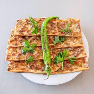 Konya Usulü Kuşbaşılı Pide görseli