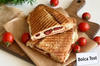 Tam Ekmek Arası Karışık Sanayi Tostu görseli