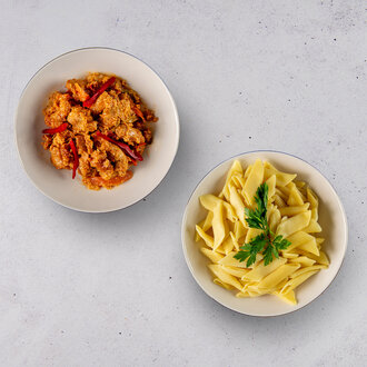 Çin Usulü Tavuk & Makarna görseli