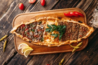 Kuşbaşılı Kaşarlı Duble Boy Pide görseli