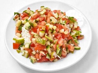 Pilav Üstü Salata görseli