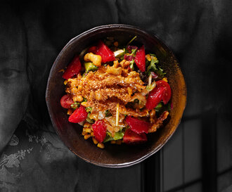 Chili Soslu Çıtır Ördekli Salata görseli