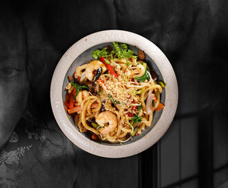 Chili Soslu Karidesli Udon görseli