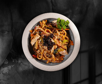 Trüf Mantarlı  Tavuklu Udon görseli