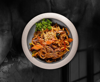 Köri Soslu Tavuklu Udon görseli