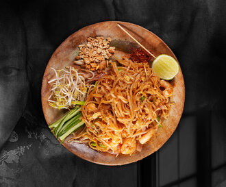 Tavuklu Pad Thai görseli