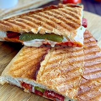 Turşulu Karışık Tost görseli