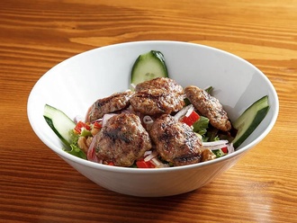 Beş Bıçak Köfteli Salata görseli