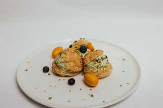 Fıstıklı Çıtır Profiterol görseli