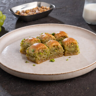 Fıstıklı Özel Baklava (750Gr) görseli