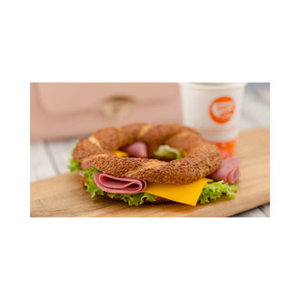 Cheddar Peynirli Salamlı Simit görseli