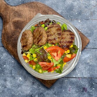 Izgara Köfteli Salata görseli