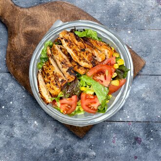 Tavuk Pirzola Salata görseli