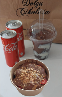 Cake Bean & Chocolate Cup & 2 Coca Cola görseli