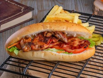 Yarım Ekmek Arası Tavuk görseli