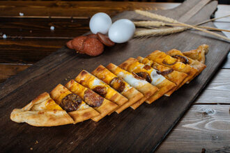 Sucuklu Kaşarlı Pide görseli