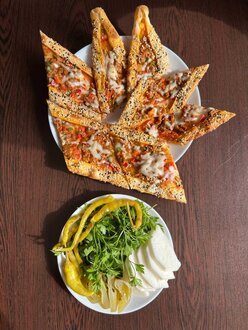 Kuşbaşılı Kaşarlı Pide görseli