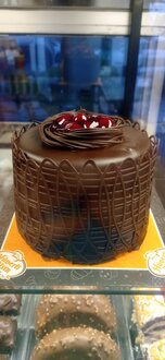 Çikolatalı Vişneli Yaş Pasta (6 Kişilik) görseli