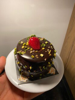 Çilekli Çikolatalı Pasta (2 Kişilik) görseli