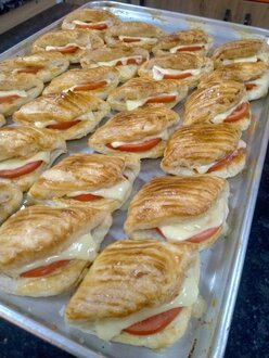 Domates Kaşarlı Poğaça görseli