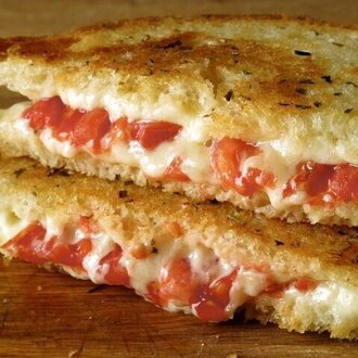 Domatesli Kaşarlı Bazlama Tost görseli