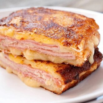 Dana Jambonlu Yumurtalı Bazlama Tost görseli