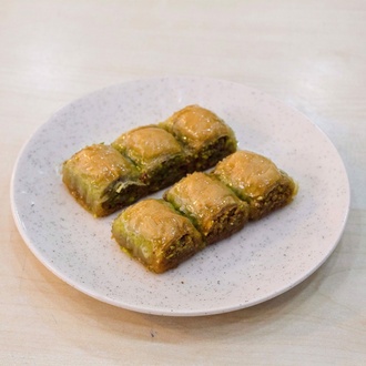 Fıstıklı Özel Baklava görseli