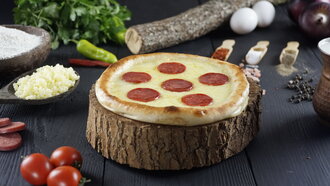 Kaşarlı Sucuklu Güveç görseli