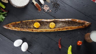 Karadeniz Usulü Kıymalı Pide görseli