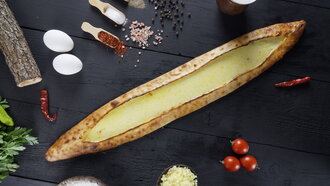 Karadeniz Usulü Kaşarlı Pide görseli