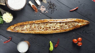 Karadeniz Usulü Kuşbaşılı Pide görseli