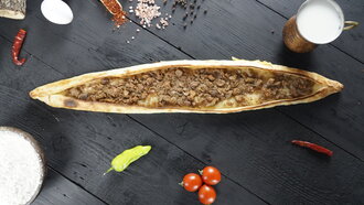 Karadeniz Usulü Kavurmalı Pide görseli