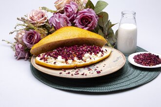 Gül Kokulu Tatlı Sandviç görseli