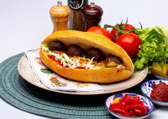 Swiss Meatball Köfte Sandviç görseli