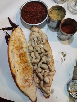 Tam Ekmek Arası Kuzu Badem Kokoreç görseli