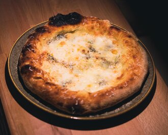 Quattro Formaggi Pizza görseli