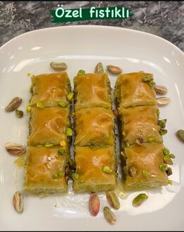 Fıstıklı Özel Baklava (500 Gr.) görseli