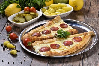 Sucuklu Kaşarlı Pide görseli