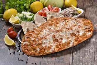 Lahmacun görseli