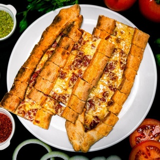 Kaşarlı Sucuklu Pide görseli