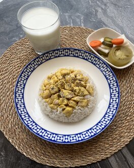Pilav Üstü Köri Soslu Tavuk Menü görseli