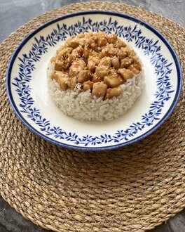 Pilav Üstü Barbekü Soslu Tavuk görseli