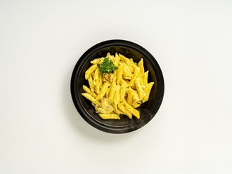 Köri Soslu Tavuklu Makarna görseli