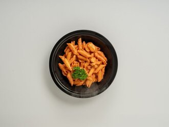 Acılı Körili Tavuklu Makarna görseli