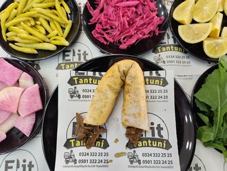 Açık Ekmeğe Biftek Tantuni görseli